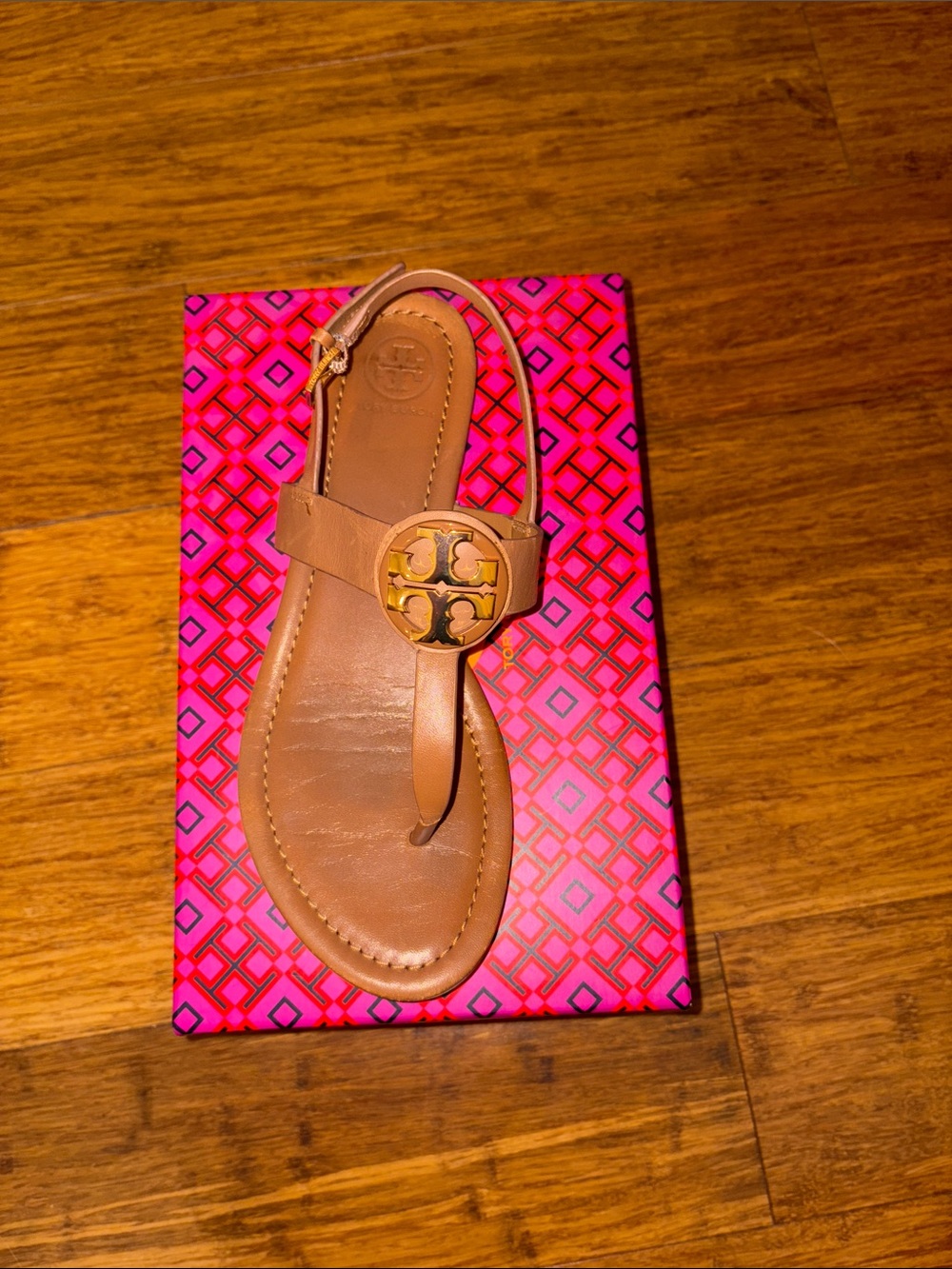 Tory Burch Tan Leather Logo Thong Sandal with Gold Emblem size 8